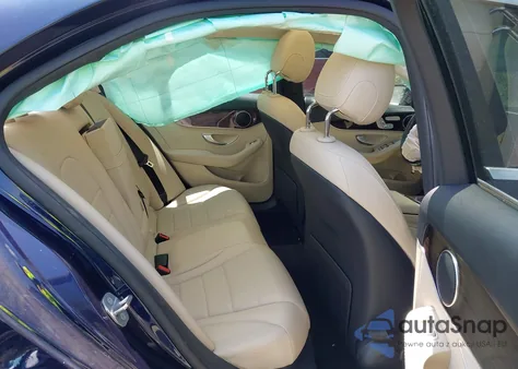 2017 Mercedes-Benz C 300 Luxury/Sport z USA, uszkodzony, nr VIN 55SWF4JB0HU219942